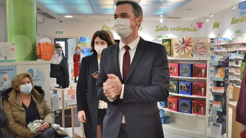 Nouveau variant, 3è dose : hier à Brest, Olivier Véran a tenté de...